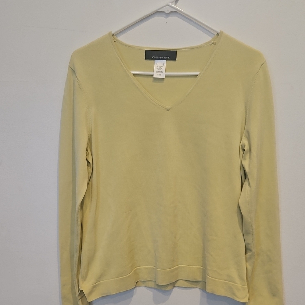 Jones New York Soft Yellow V-Neck Long Sleeve Tee